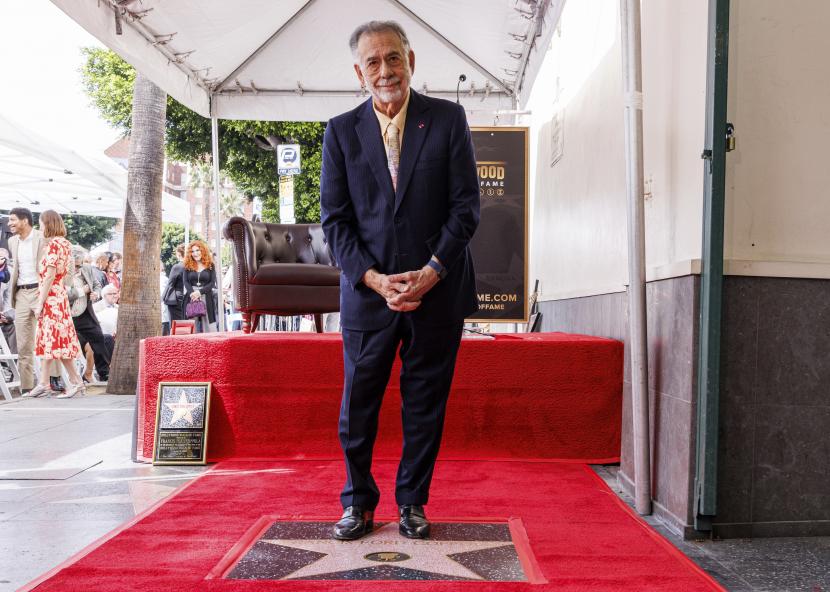 Sutradara The Godfather Francis Coppola meraih bintang Hollywood Walk of Fame.