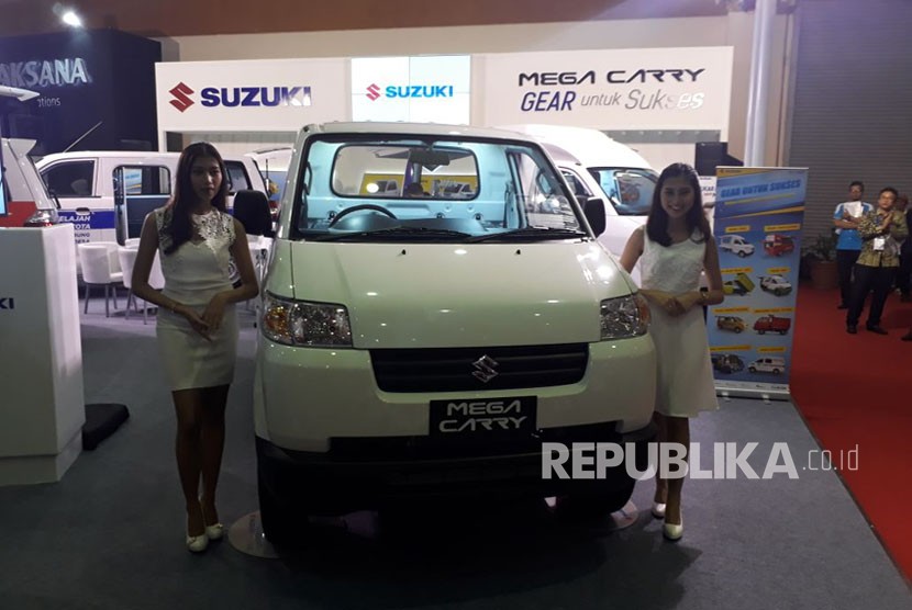 Suzuki menghadirkan model carry terbarunya, Mega Carry, di GIICOMVEC, Jakarta Convention Center, Jakarta, Kamis (1/3). 