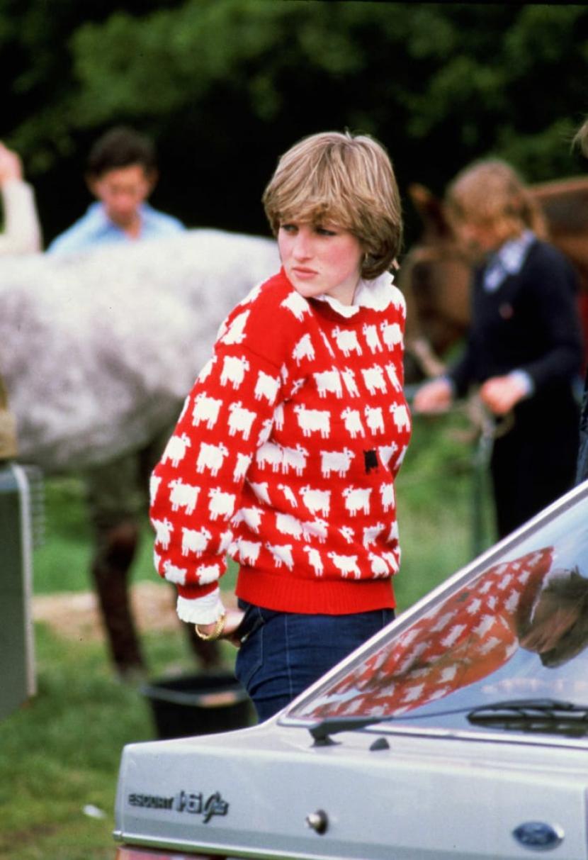 Sweter yang dikenakan Lady Diana pada 1980.