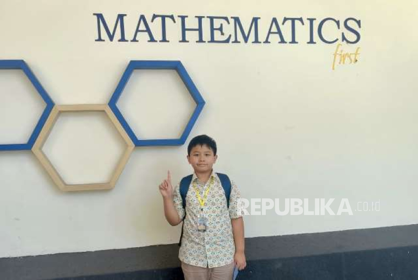 Kalahkan Ribuan Peserta, Anak 10 Tahun Ini Juara Matematika Internasional