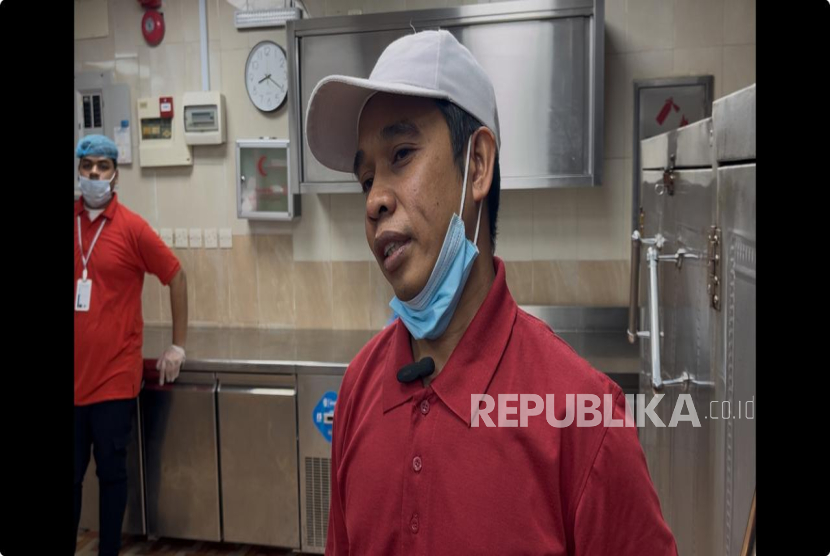 Syahrrul, koki masakan nusantara di restoran Raghaeb.