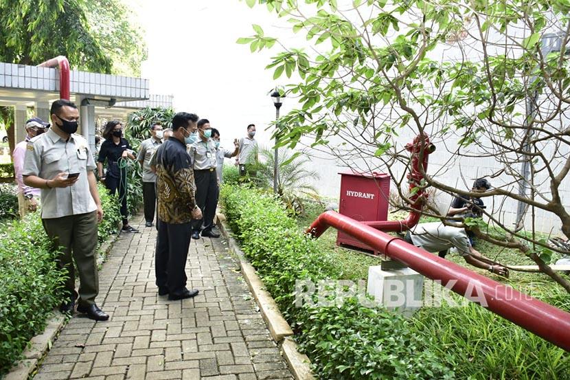 Syahrul Yasin Limpo (SYL) memeriksa fasilitas keamanan dan penunjang lainnya di lingkungan Kantor Pusat Kementerian Pertanian (Kementan), Senin (24/8). Hal ini sebagai upaya dini agar tidak terjadi kebakaran dan penyebaran wabah.