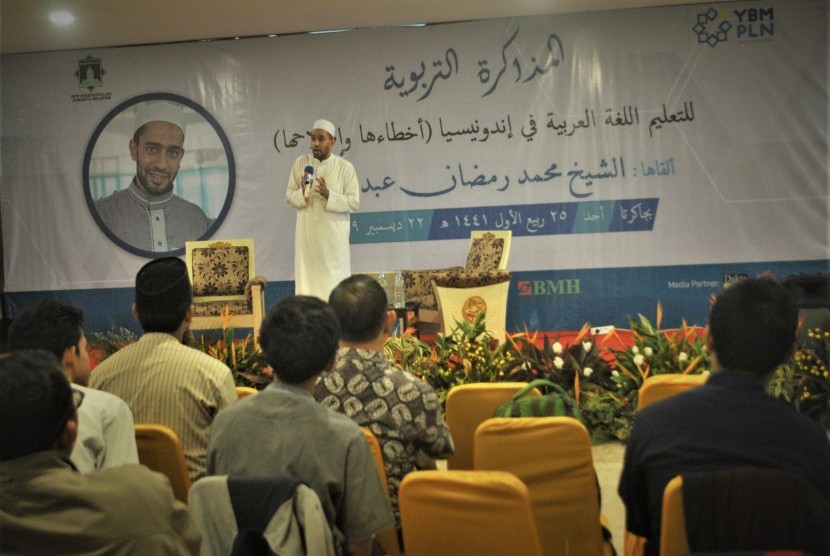 Syaikh Muhammad Ramadhan (Mesir) memaparkan materi pada Seminar Pendidikan dan Pengajaran Bahasa Arab yang diadakan oleh Yayasan Jayakarta Fathan Mubiina (JFM).
