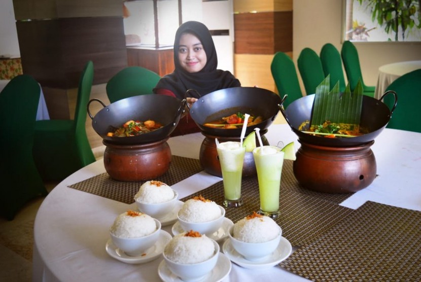 Syariah Hotel Solo meluncurkan sejumlah menu mewah dengan harga murah yang terangkum dalam Top Chef Suggestions Of Three Month periode Juli-September 2019. 