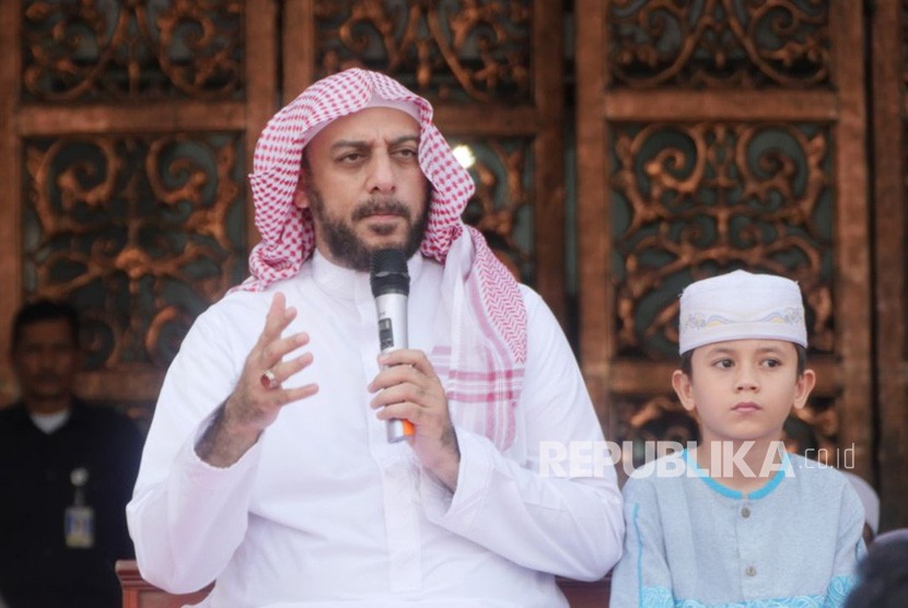 Syekh Ali Jaber ditusuk orang tak dikenal di Bandar Lampung, Prov Lampung, Ahad.