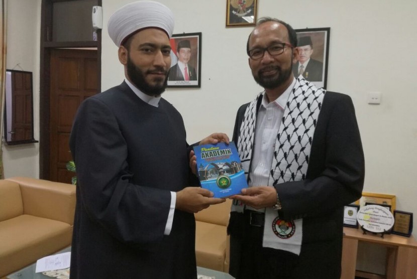 Syeikh Ayoub Musa Yusuf bertemu Wakil Rektor Bidang Kerjasama dan Kemahasiswaan UIN Ar-Raniry, Prof Dr Syamsul Rijal MA.