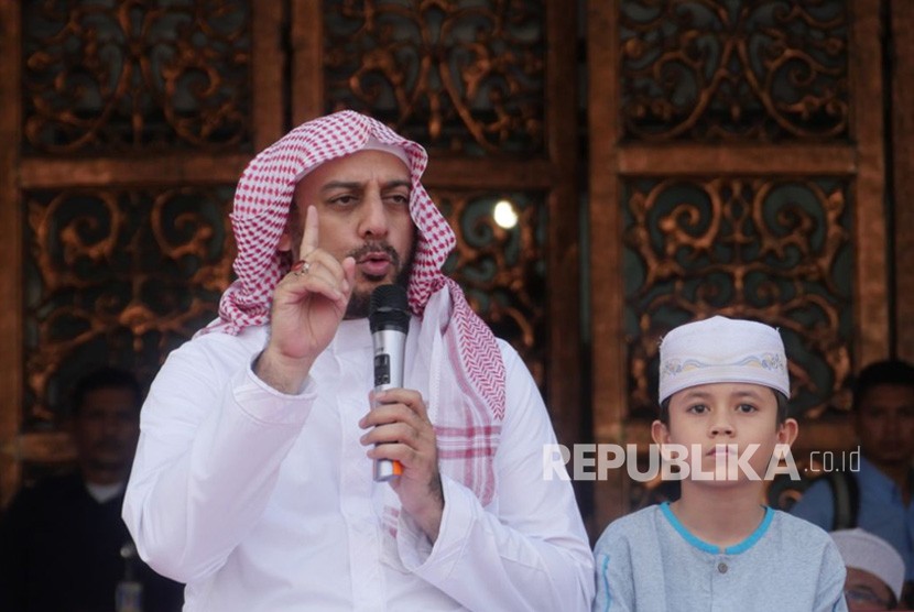 Syekh Ali Jaber di Masjid Raya Baiturrahman Banda Aceh, Ahad (15/4).
