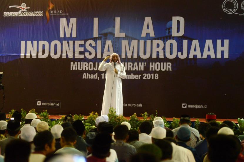 Syekh Ali Jaber memberikan tausiyah saat Murojaah serentak di Masjid Istiqlal, Jakarta, Ahad (18/11). Murojaah Quran serentak yang dilakukan di 34 provinsi di seluruh Indonesia tersebut bertemakan Taubat Nasional.