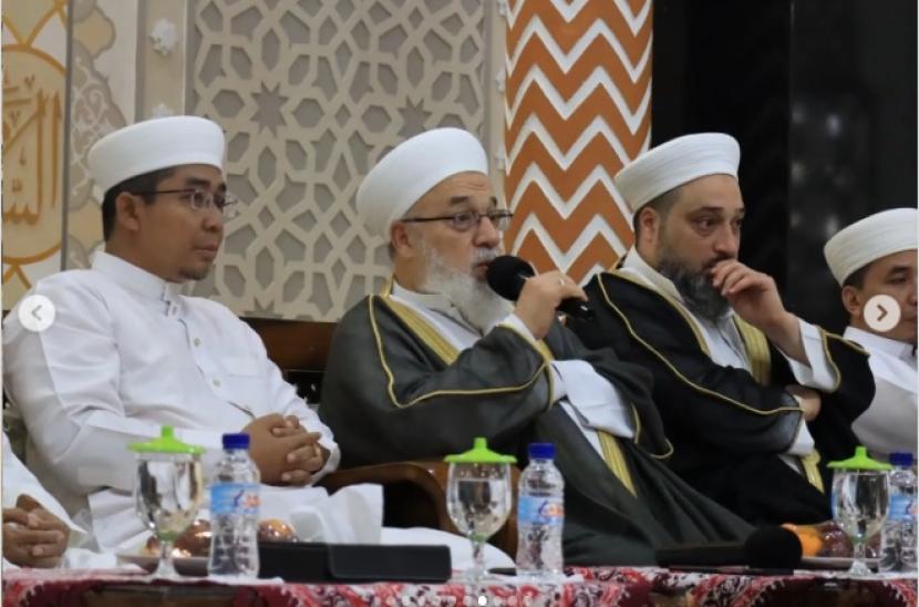 Syekh Muhammad Rajab memberikan tausiyah di Pondok Modern Tazakka