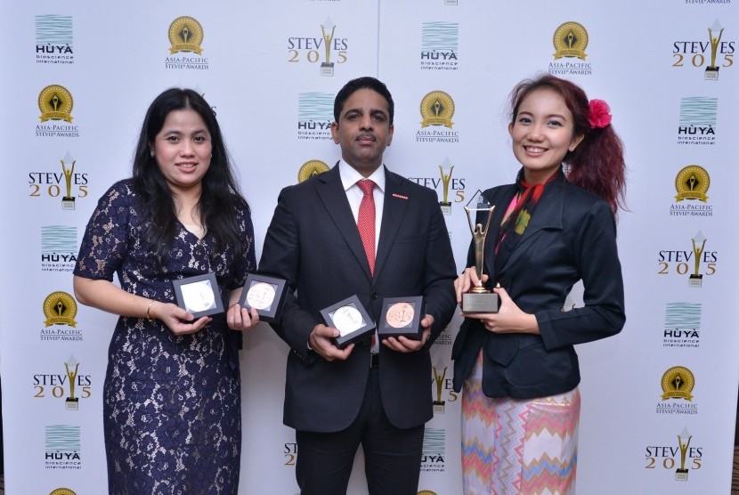 Syofya Ilham Ermayanti, Division Head Partnership Indosat (paling kiri) di acara penganugerahan The Asia-Pacific Stevie Awards.   