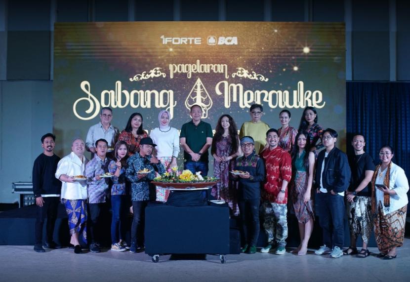Syukuran bersama ratusan seniman pertunjukan di Yogyakarta jelang Pagelaran Sabang Merauke. 
