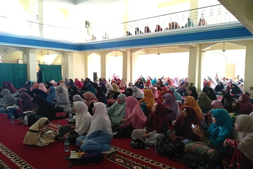 Tabligh Akbar bertajuk Tarhib Ramadhan 1440 H.  Sekitar 1000 warga kota Bogor memadati masjid tempat diselenggarakannya Tabligh Akbar tersebut. 