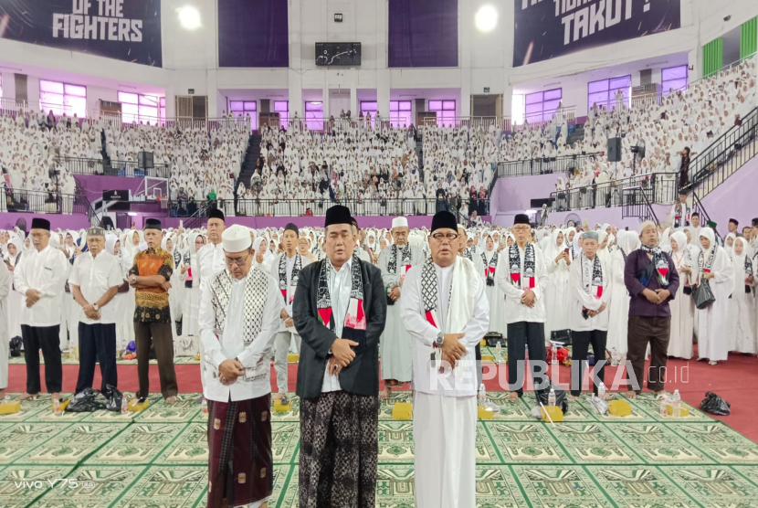 Tabligh akbar memperingati Maulid Nabi di GOR Ciracas mendoakan bagi kebaikan Jakarta dan Indonesia, juga menyerukan kemerdekaan bagi Palestina. 