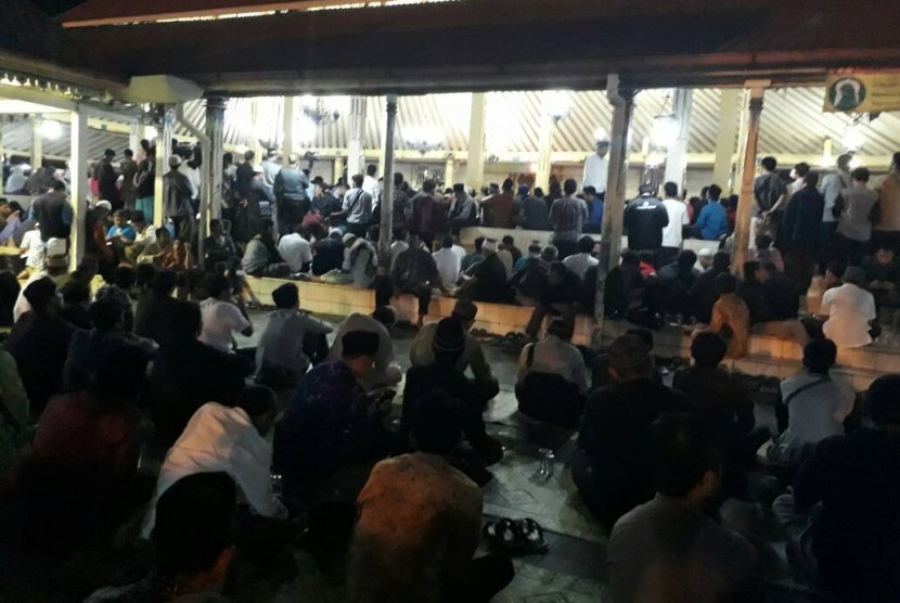 Tabligh Akbar Tuan Guru Bajang (TGB) di Masjid Gedhe Kauman, Yogyakarta, Sabtu (13/5) malam disambut antusias jamaah.  