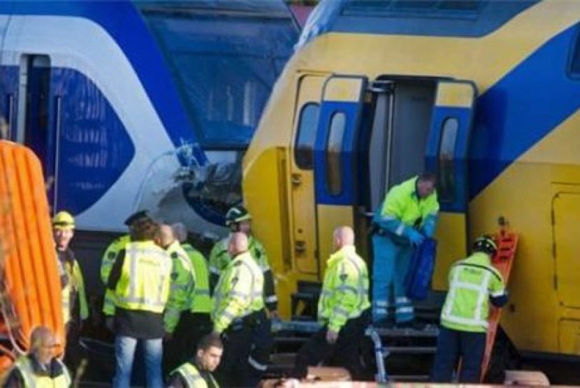 Tabrakan kereta di Amsterdam, Belanda, Sabtu (21/4).