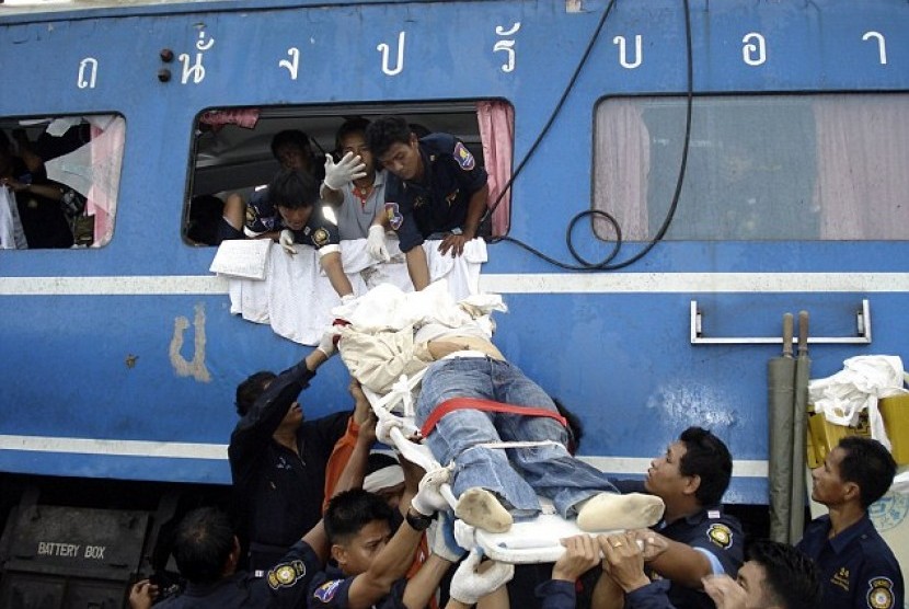 Tabrakan kereta di Thailand.