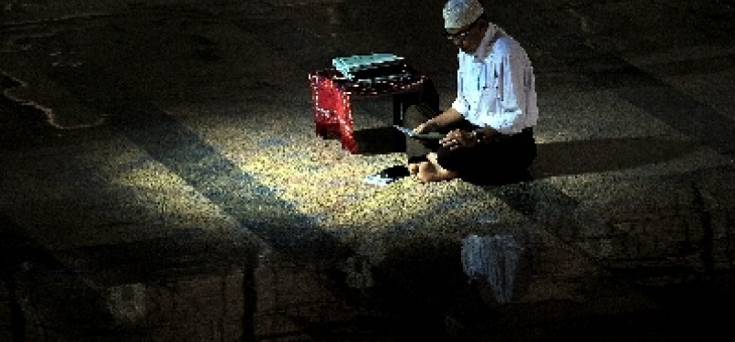 Tadarus, salah satu kegiatan mengisi iktikaf di malam 10 hari terakhir Ramadhan