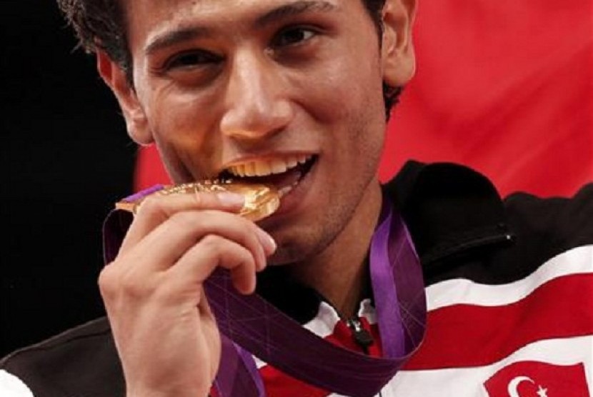 Taekwondoin Turki, Servet Tazegul raih medali emas Olimpiade London 2012.