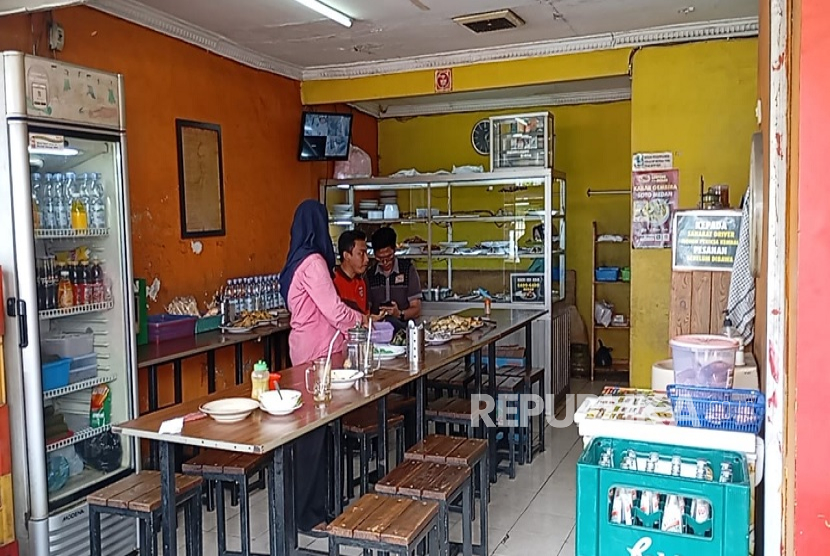 Tagor Lubis (60 tahun) pemilik kedai Soto dan Lontong Medan Ka