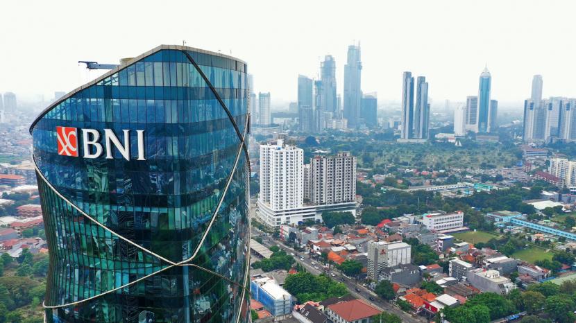PT Bank Negara Indonesia (BNI) menghadirkan solusi keuangan komprehensif dan terintegrasi untuk mendukung UMKM melalui kredit usaha rakyat (KUR) serta ekspor dengan membuka akses pasar yang lebih luas, baik di dalam maupun luar negeri.
