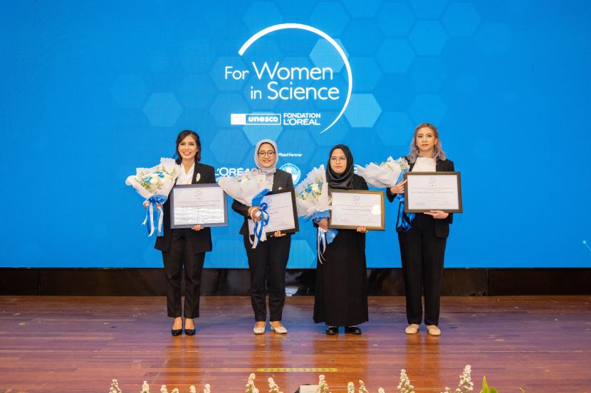 Tahun ini ada empat perempuan yang masing-masing berhasil memenangkan pendanaan riset senilai Rp 100 juta  lewat program Loreal-UNESCO For Women in Science  