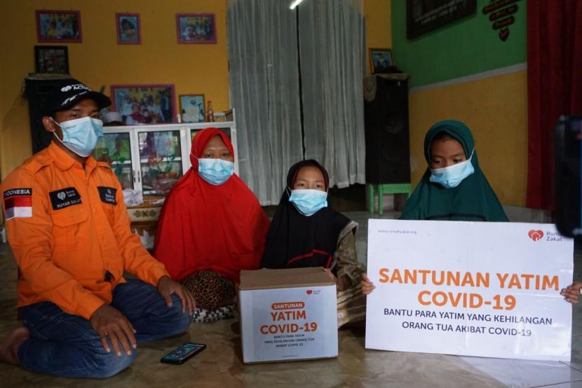 Tahun ini Rumah Zakat telah menyalurkan bantuan beasiswa yang merupakan titipan para donator kepada 44.092 yatim dan dhuafa yang keluarganya terdampak pandemi Covid-19. Bantuan ini diberikan kepada para yatim dan dhuafa yang berada di 32 kota dan kabupaten di Indonesia. 