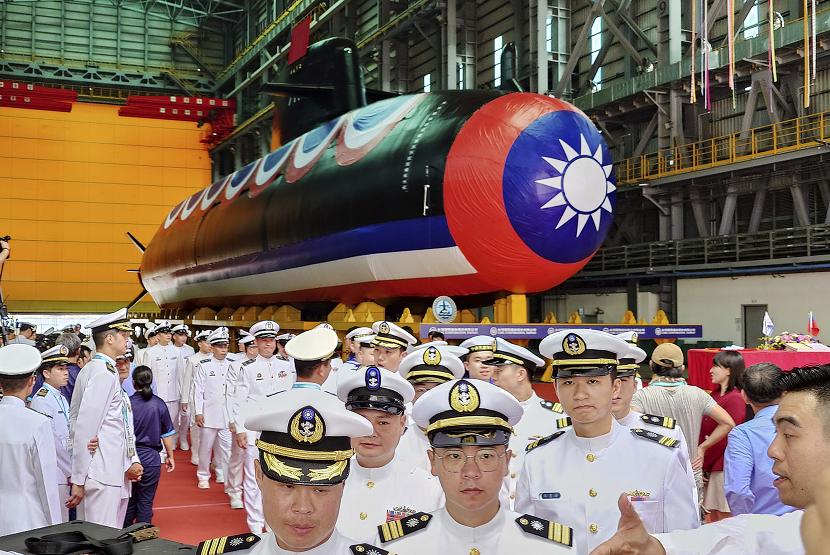Taiwan pada Kamis (28/9/2023) meluncurkan kapal selam pertahanan buatan domestik pertamanya bernama 