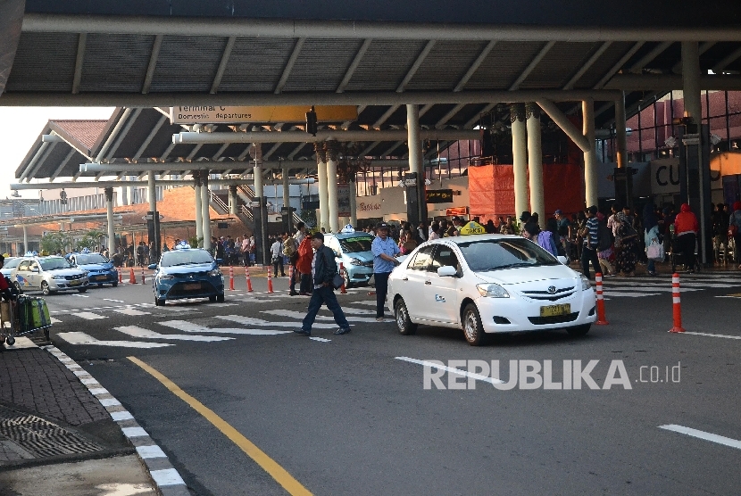 Taksi di Bandara Sukarno Hatta. (Republika/Musiron)