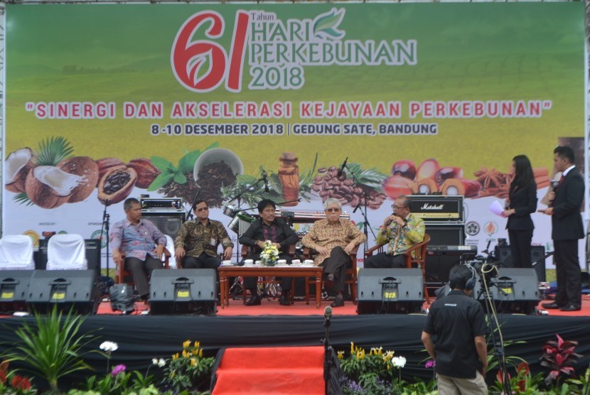 Talkshow bertema Sinergi dan Akselerasi Kejayaan Perkebunan di Gedung Sate, Bandung, Jawa Barat, Senin (10/12).