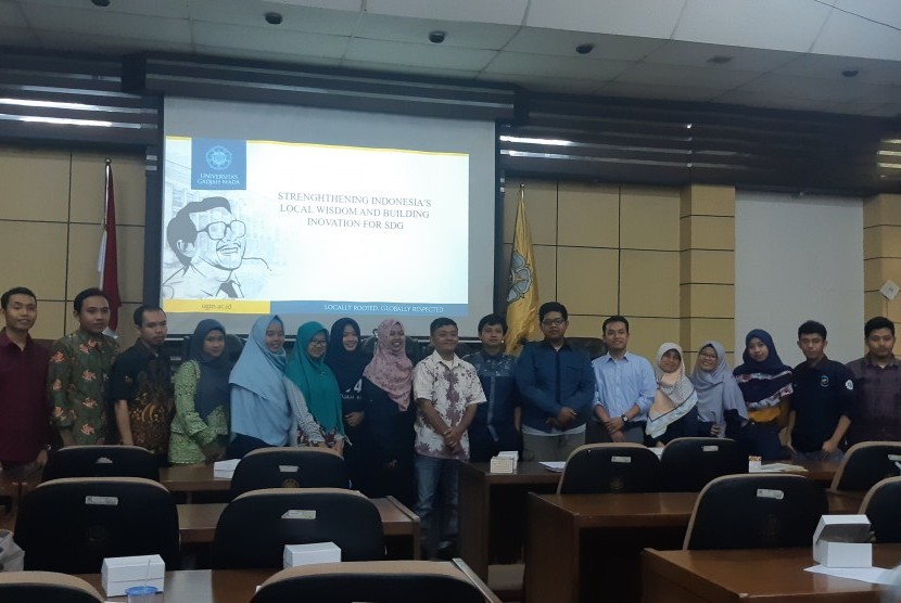 Talkshow DNA Bedah Buku dengan tema 'Strengthening Local Wisdom and Building Innovation For Suistanable Development Goals 2030' di Universitas Gadjah Mada Yogyakarta, Senin (21/10). 