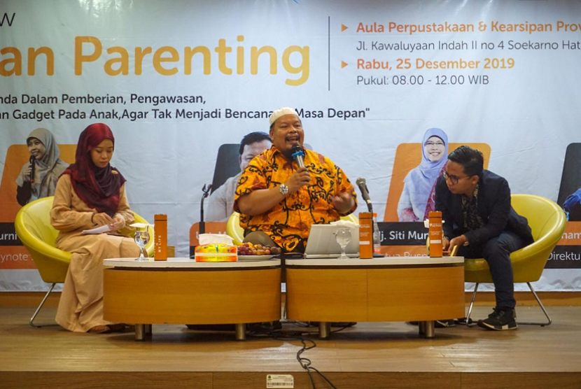 Talkshow Kajian Parenting Rumah Zakat pada Senin (23/12), di Aula Perpustakaan dan Kearsipan Provinsi Jawa Barat.