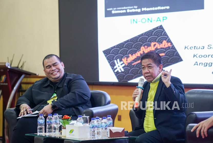 Pakar komunikasi Effendi Gazali saat sharing session di Aula Sawit PTPN IV Regional I, Medan, Rabu (19/2/2025).