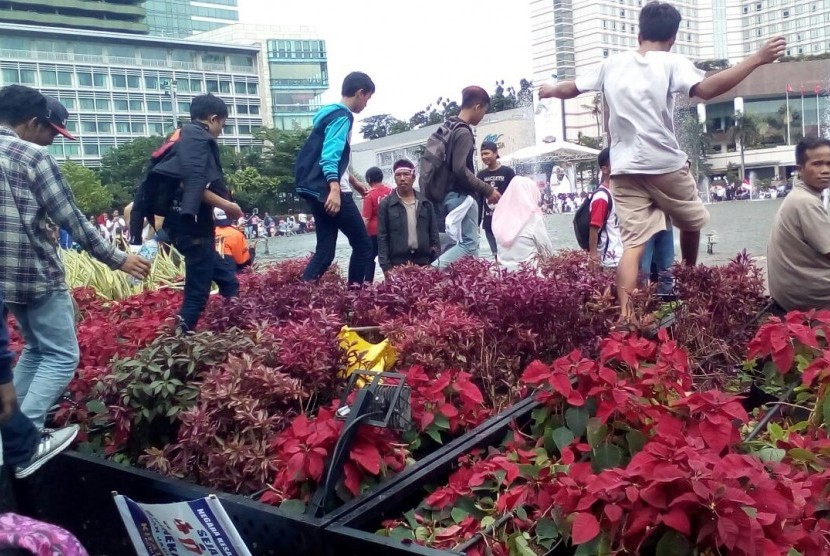 Injak Taman Warnai Parade Budaya di Bundaran HI | Republika Online
