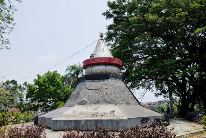 Taman Dipangga atau Monumen Krakatau di Bandar Lampung