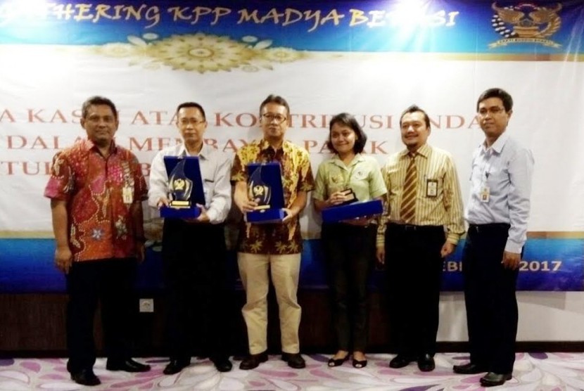 Taman Safari Indonesia memperoleh penghargaan bidang pajak.