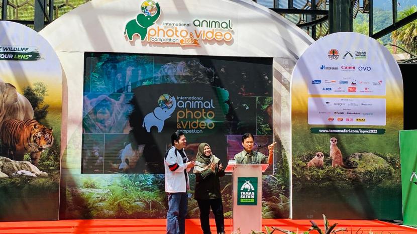 Taman Safari Indonesia (TSI) kembali menggelar perhelatan International Animal Photo and Video Competition (IAPVC) 2022, dengan mengangkat tema “Bring The Wildlife Through Your Lens”. 