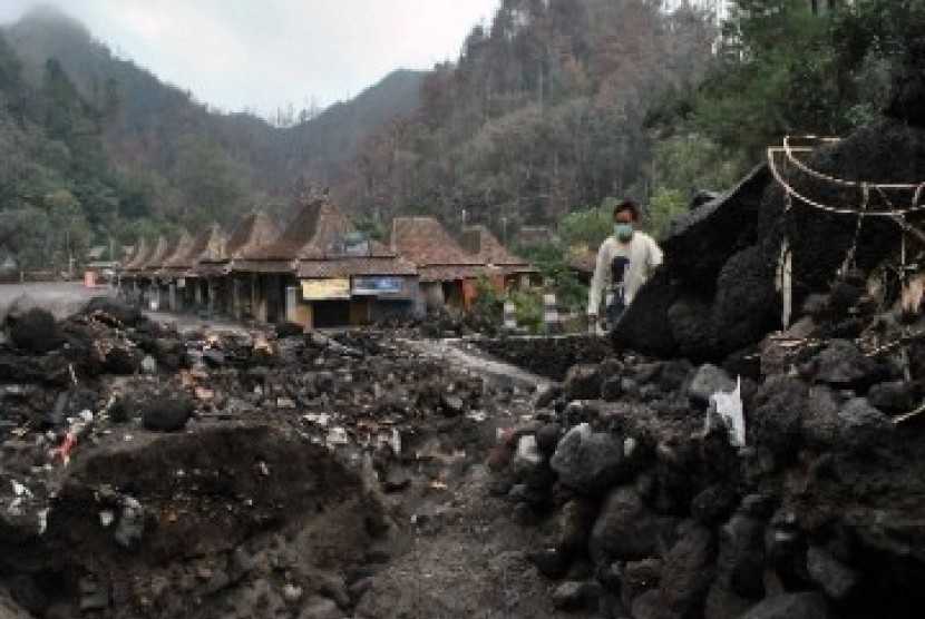 Taman wisata Tlogo Putri, Kaliurang, porak poranda akibat erupsi Merapi,