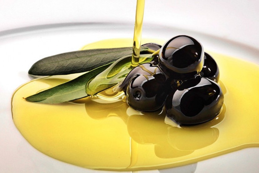Tambahkan sedikit minyak zaitun dalam sayuran segar Anda, dan raih manfaatnya yang bisa menurunkan risiko kanker payudara.