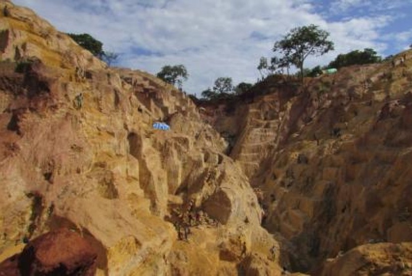 Tambang emas di Afrika Tengah.