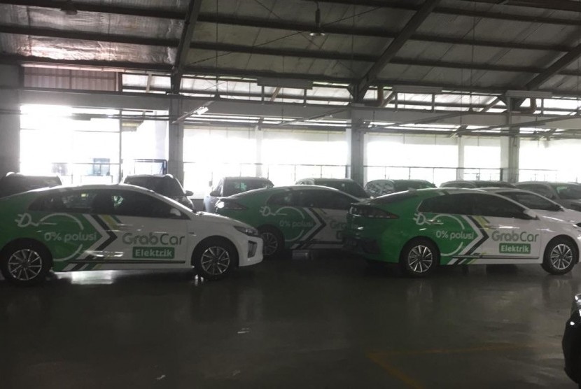 Tampak armada taksi mobil listrik yang siap dioperasikan dalam waktu dekat