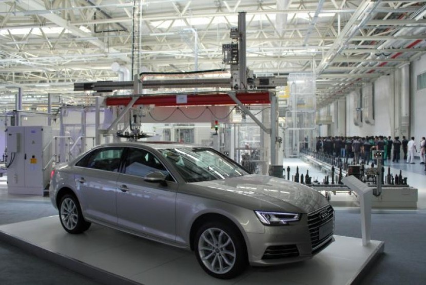 Tampak Audi 4L saat peresmian  pabrik transmisi baru Audi di Tianjin, Cina