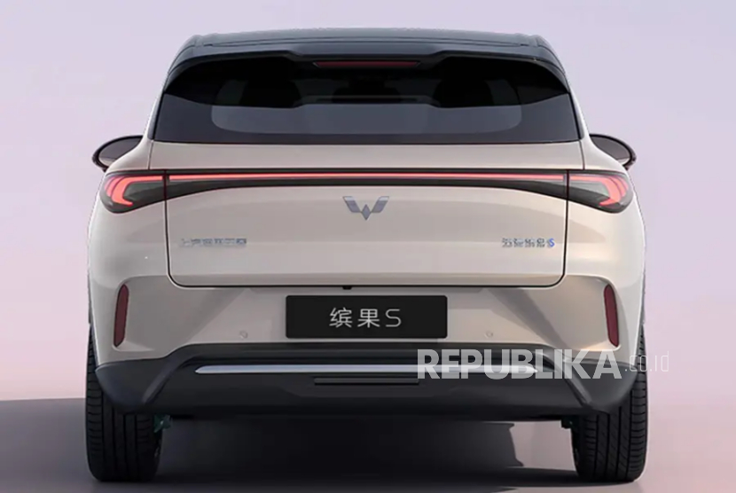 Tampak belakang Wuling Bingo S yang di pasar akan bersaing dengan BYD Atto 1 atau BYD Seagull.