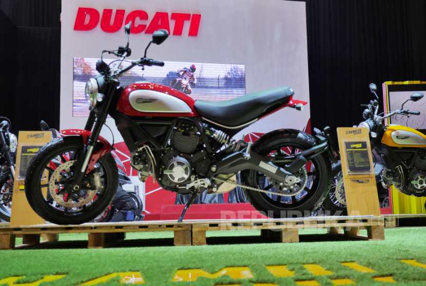 Ducati Scrambler: Tampak kekar dan bertenaga. Sepeda motor Pabrikan Italia ini memiliki beberapa varian mesin mulai dari 400 hingga 800cc.