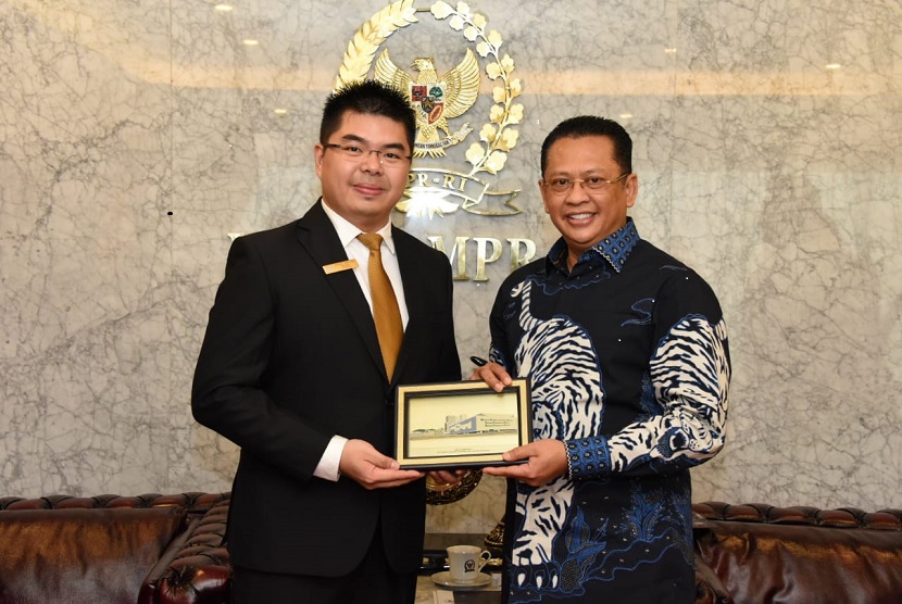 Tampak Ketua MPR RI Bambang Soesatyo  menerima pengurus junior Chamber International Indonesia (JCI Indonesia), Kamis (13/2)
