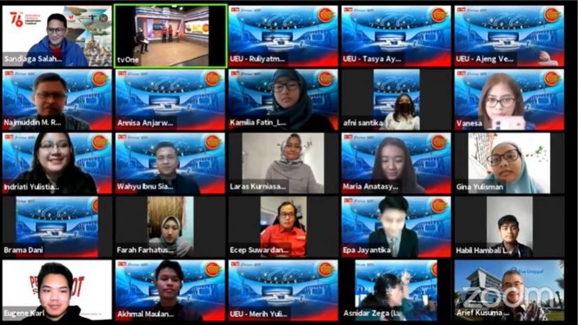 Tampak Menparekraf Sandiaga Uno dan para peserta Indonesia Campus Presenter Hunt 2021 yang digelar Universitas Esa Unggul dan TVOne secara virtual beberapa waktu lalu.