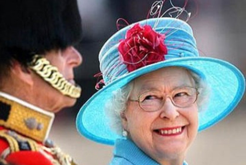 Tampak Ratu Elizabeth tersenyum pada perayaan Trooping the Colour tahun 2009 lalu.