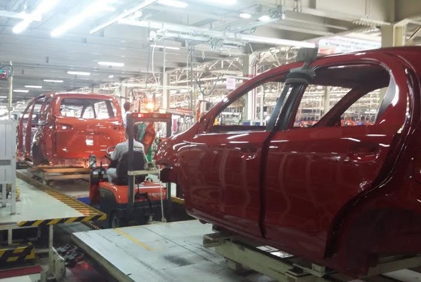 Tampak salah satu proses produksi Toyota Sienta di Pabrik Karawang plant 2