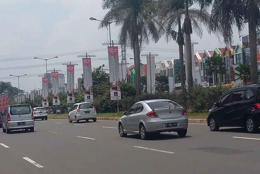tampak salah satu ruas jalan di kawasan Gading Serpong, Tangerang