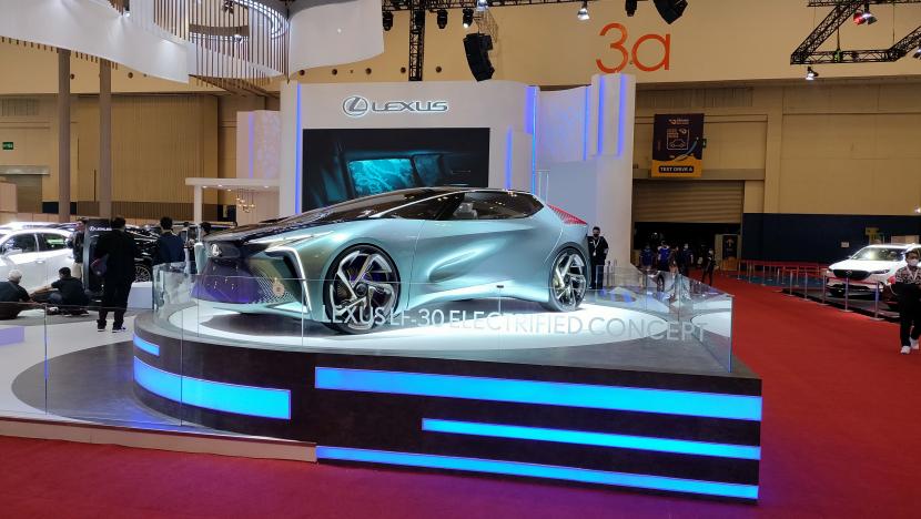 Tampak stand Lexus Indonesia di pameran Gaikindo  Indonesia International Auto Show (GIIAS) 2021 di ICE BSD