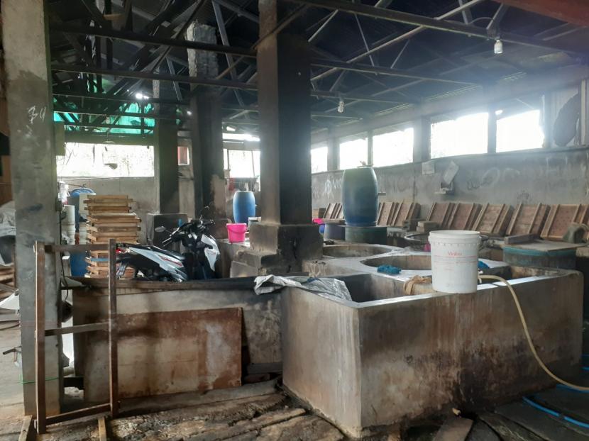 Tampak suasana di salah satu pabrik tahu tempe di kawasan Kedaung, Tangsel yang menghentikan aktivitas kegiatannya, Senin (21/2)